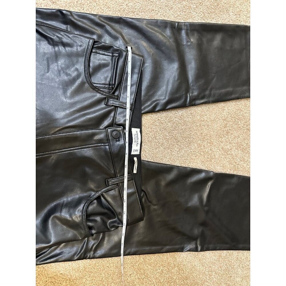 Abercrombie & Fitch Curve Love Vegan Leather 90s Straight Pant Size 30 / 10 - Picture 9 of 12